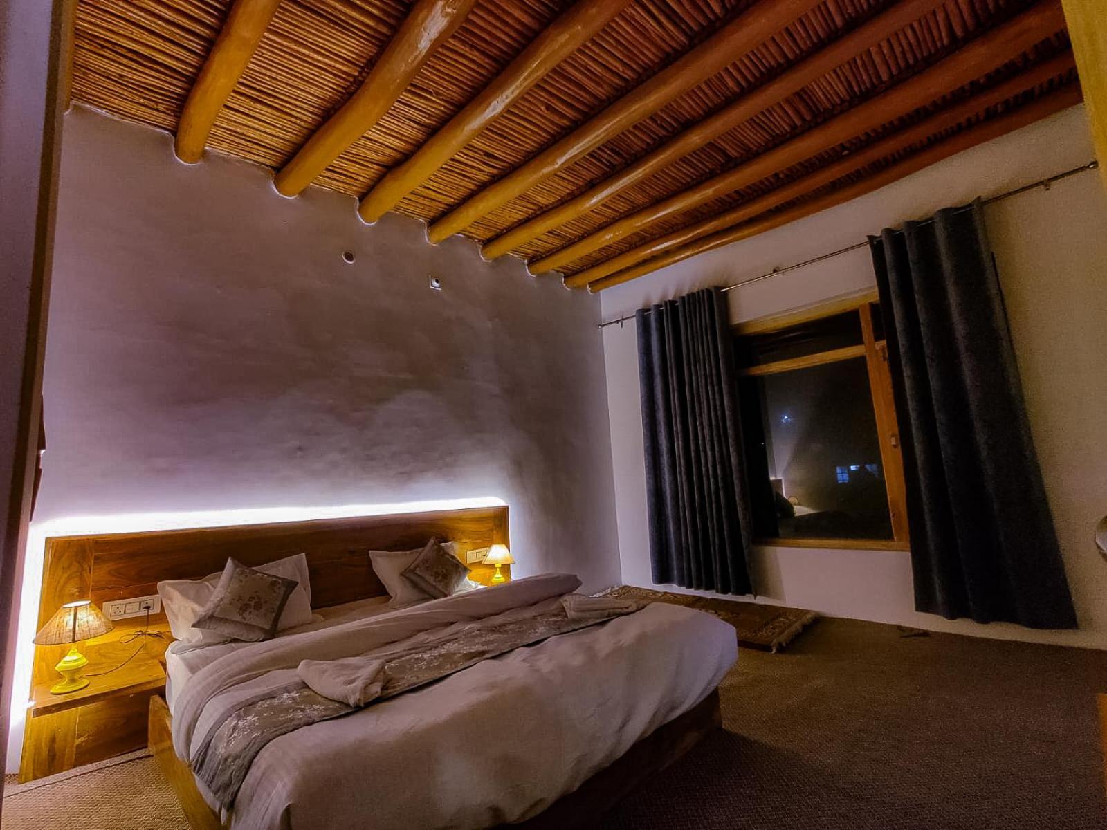 Traveller Nest Hotel Deskit Room photo